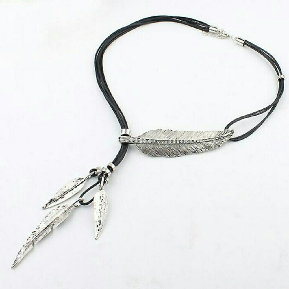 Bohemian Style Rope Chain Feather Pendant Necklace